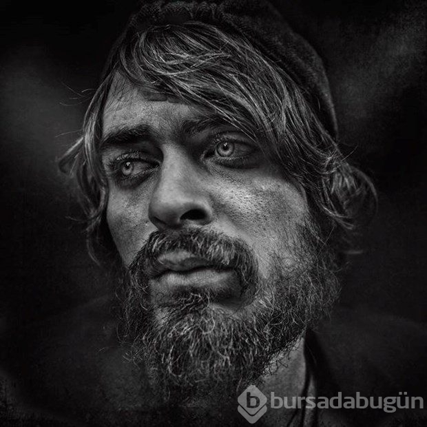 Evsizleri çekmek için onlardan biri oldu