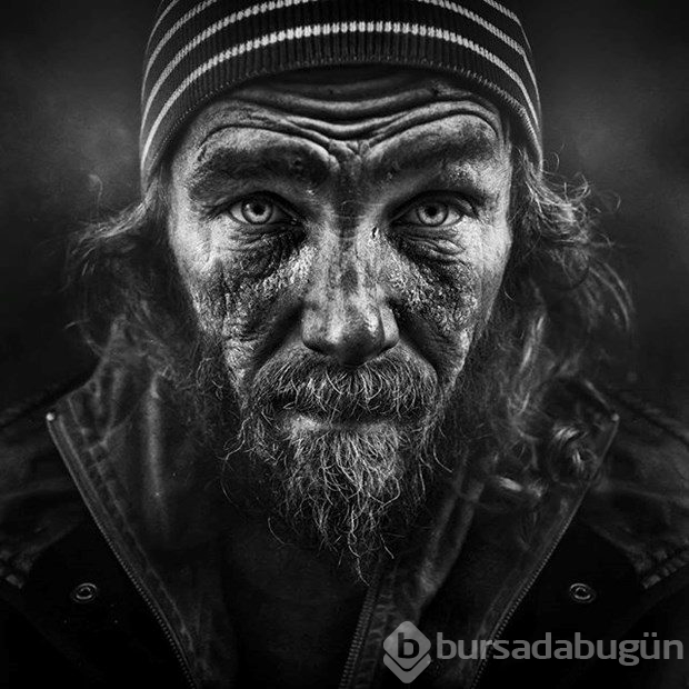 Evsizleri çekmek için onlardan biri oldu