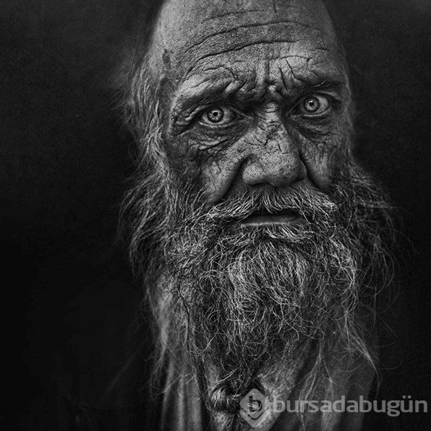 Evsizleri çekmek için onlardan biri oldu