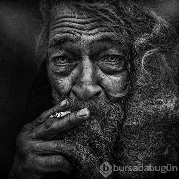 Evsizleri çekmek için onlardan biri oldu
