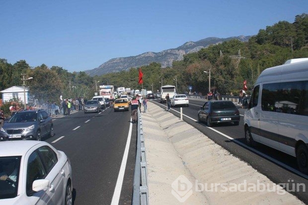 Kazalara kızıp yol kapattılar 