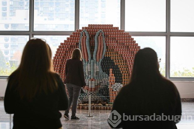 Konserve kaplarını sanata dönüştürdüler