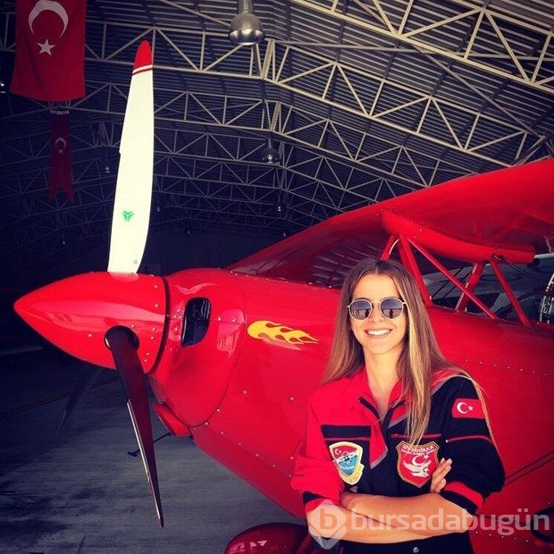 İşte ilk kadın akrobasi pilotu !