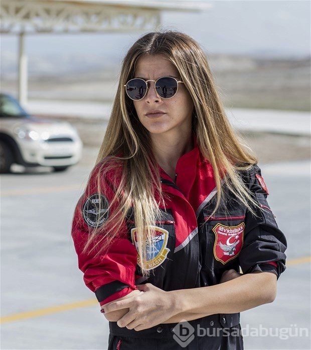 İşte ilk kadın akrobasi pilotu !