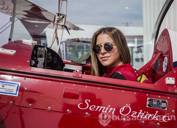 İşte ilk kadın akrobasi pilotu !