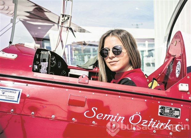 İşte ilk kadın akrobasi pilotu !