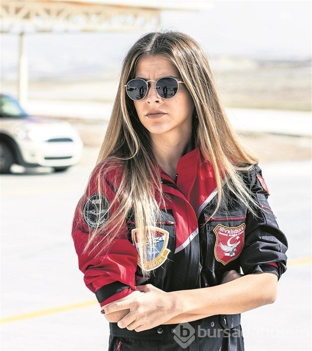 İşte ilk kadın akrobasi pilotu !