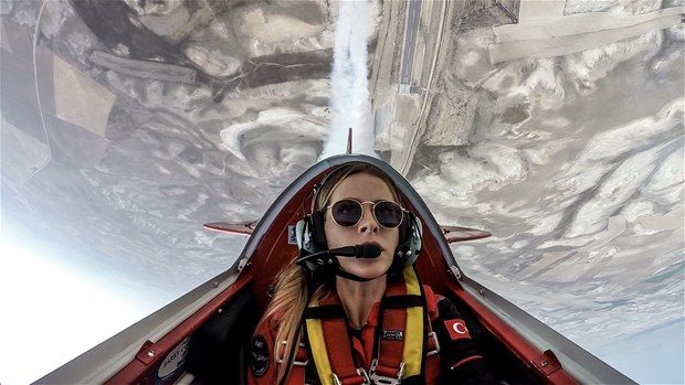 İşte ilk kadın akrobasi pilotu !