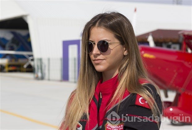 İşte ilk kadın akrobasi pilotu !