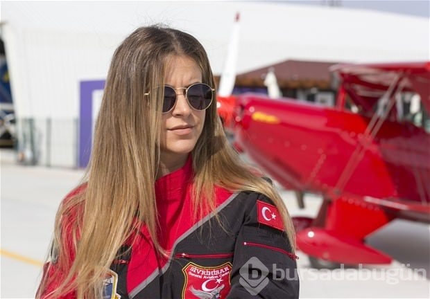 İşte ilk kadın akrobasi pilotu !