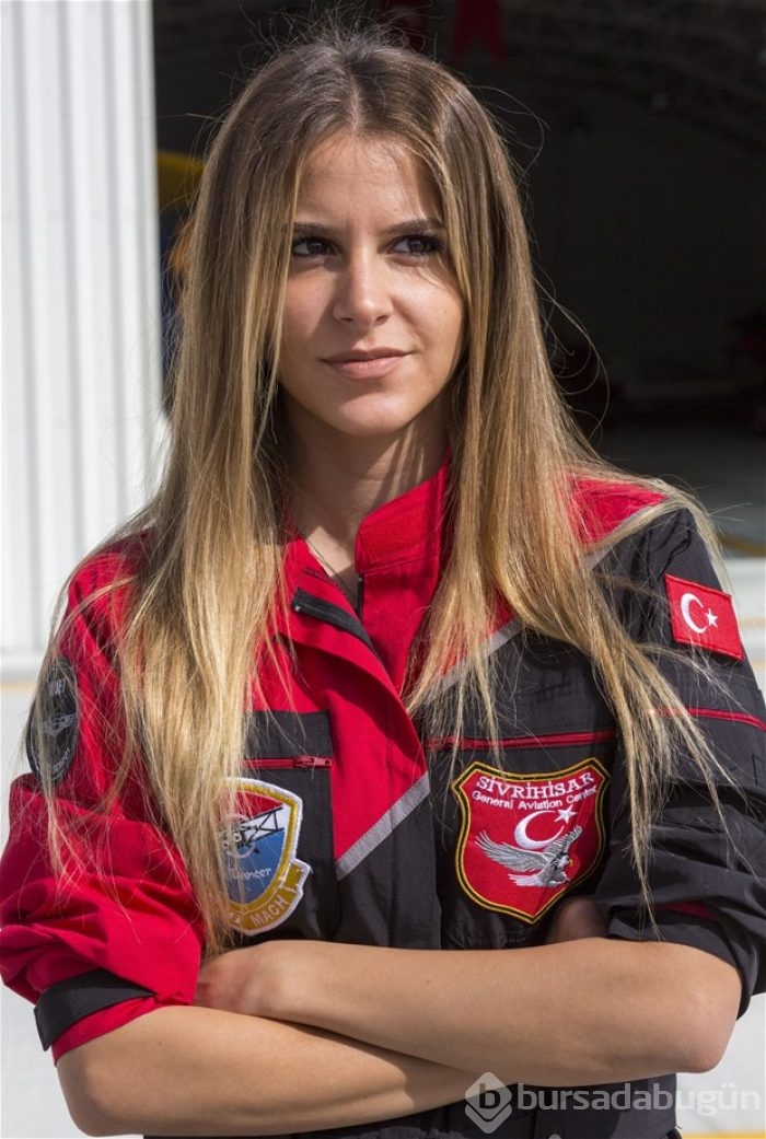 İşte ilk kadın akrobasi pilotu !