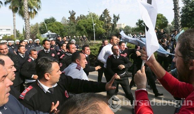Polisten kaçan öğrenci süs havuzuna girdi