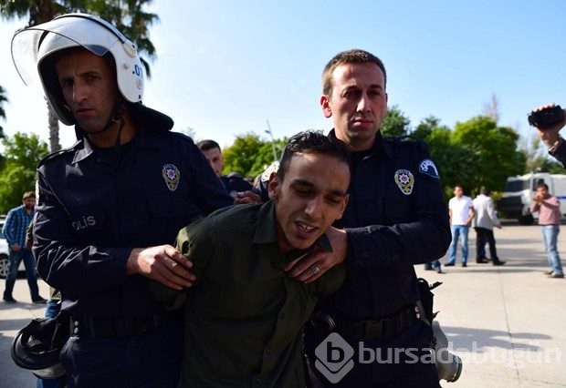 Polisten kaçan öğrenci süs havuzuna girdi
