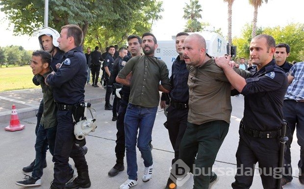 Polisten kaçan öğrenci süs havuzuna girdi