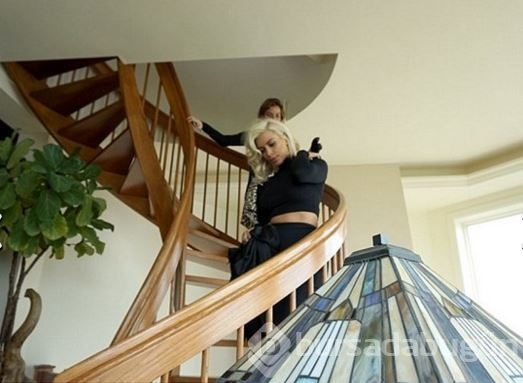 Kim Kardashian'dan tarihi frikik!