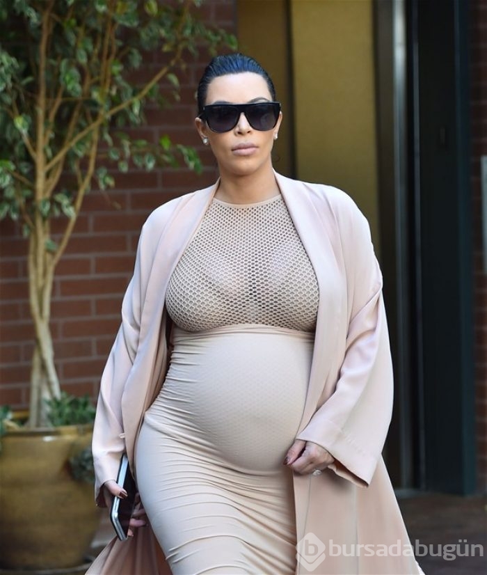 Kim Kardashian'dan tarihi frikik!