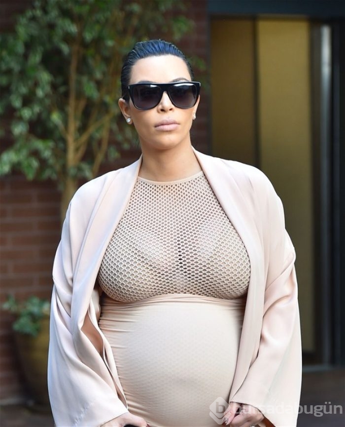 Kim Kardashian'dan tarihi frikik!
