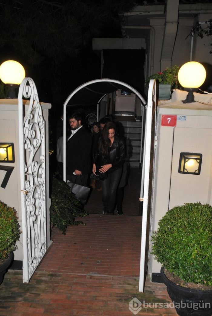 Azra Akın gecelerde