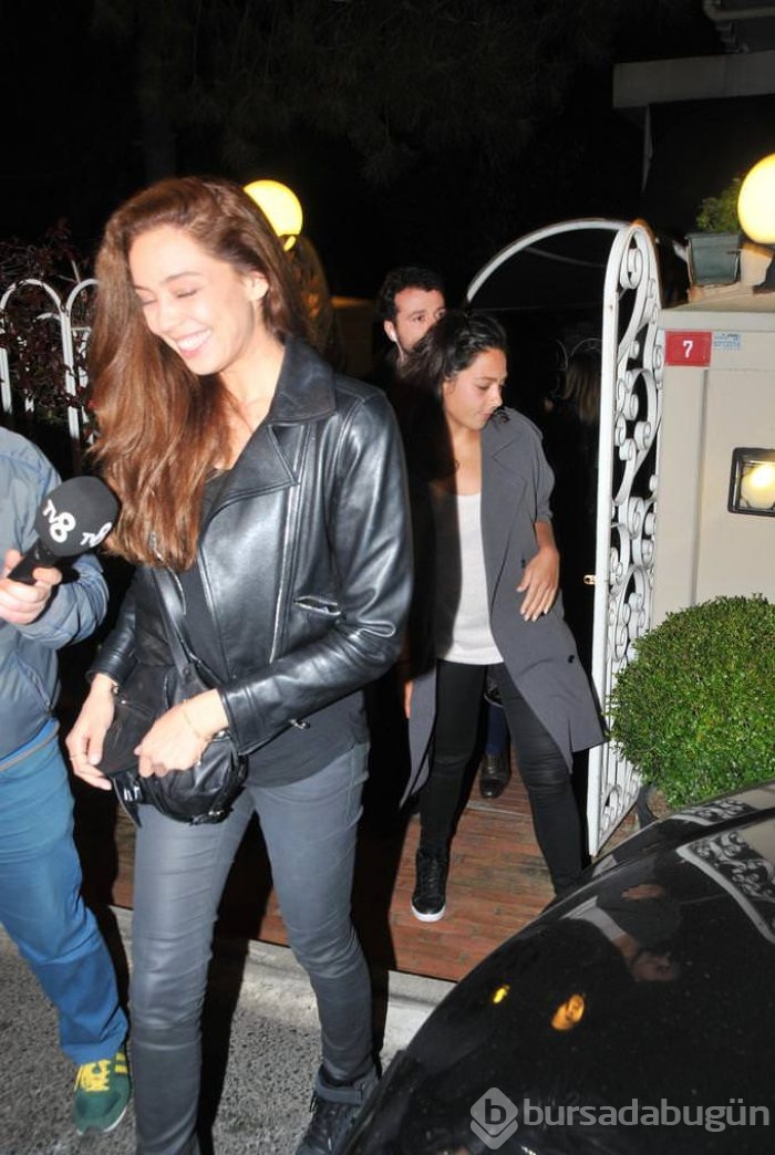 Azra Akın gecelerde
