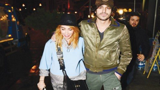 Hande Yener'e büyük şok!
