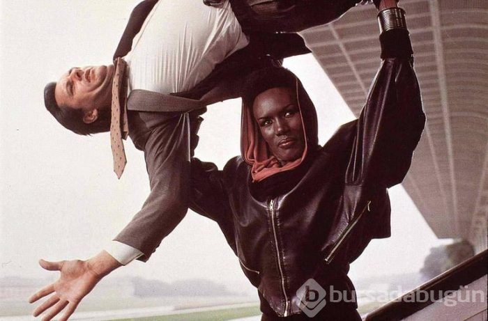 Bond kızının anatomisi