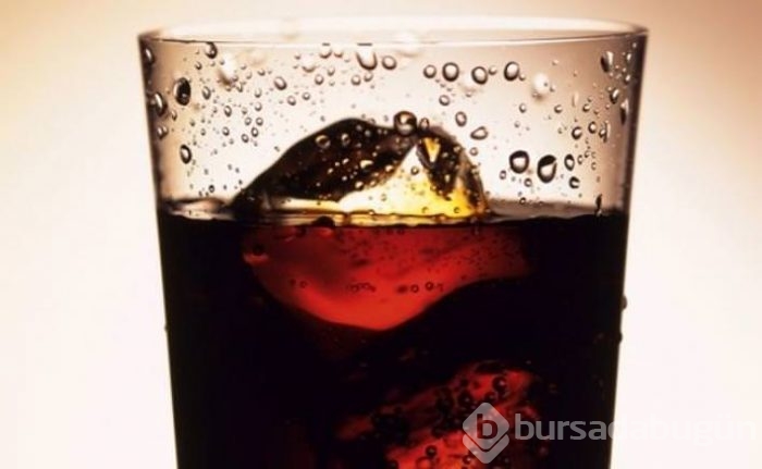 Bir bardak kola bir saat içinde nelere yol açar?