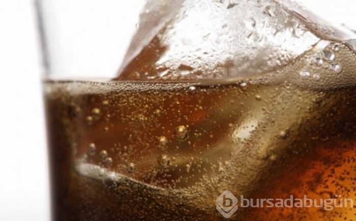 Bir bardak kola bir saat içinde nelere yol açar?