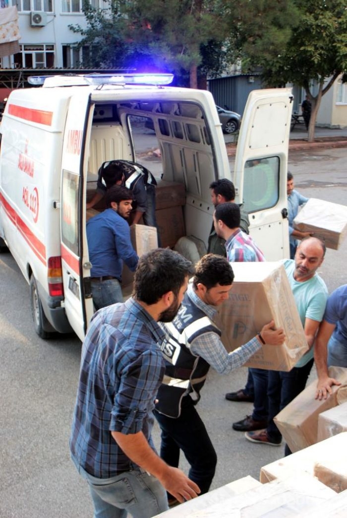 Sahte ambulansta 27 bin 500 paket kaçak sigara