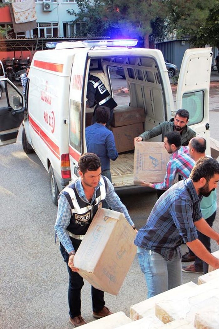 Sahte ambulansta 27 bin 500 paket kaçak sigara