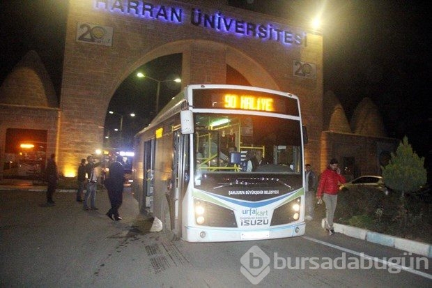 Şanlıurfa'da üniversite öğrencilerinden yol kapama eylemi