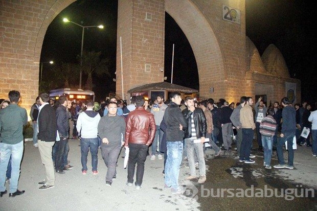 Şanlıurfa'da üniversite öğrencilerinden yol kapama eylemi