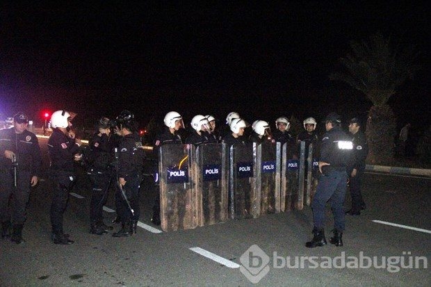 Şanlıurfa'da üniversite öğrencilerinden yol kapama eylemi