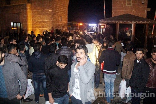 Şanlıurfa'da üniversite öğrencilerinden yol kapama eylemi