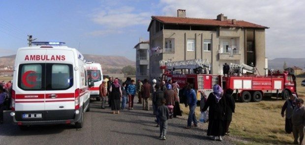Aksaray'da çıkan yangında can pazarı
