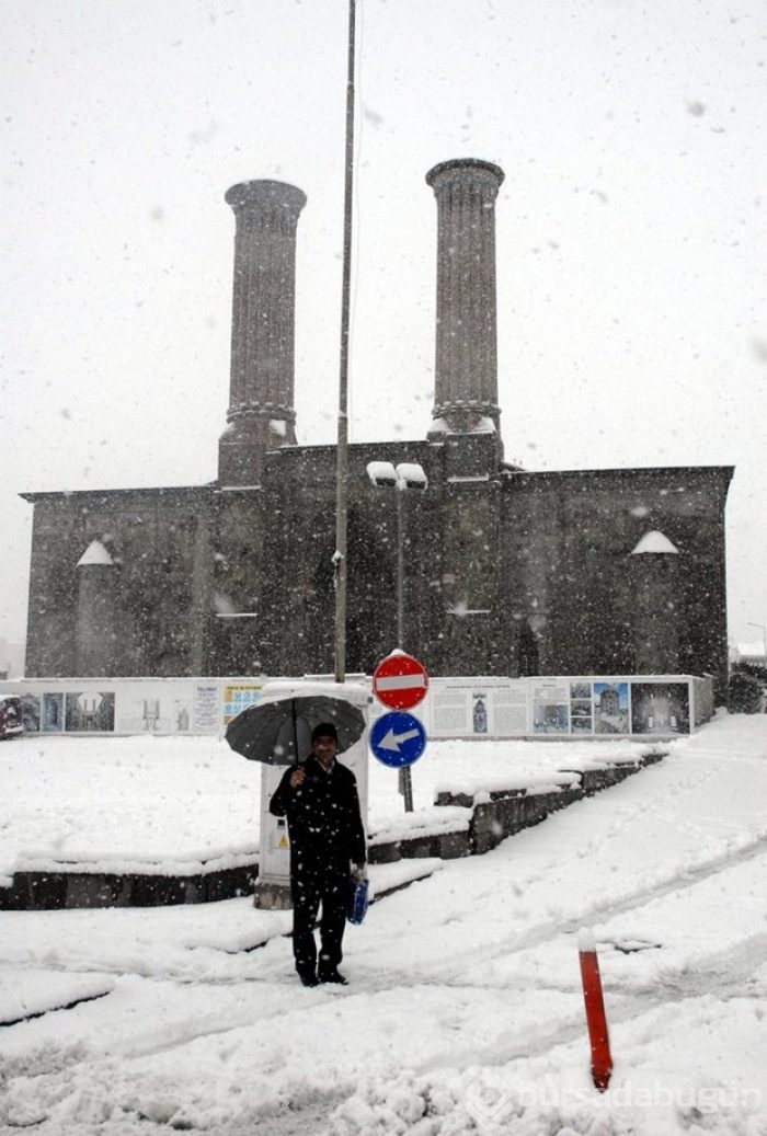 Erzurum'da kar yağışı