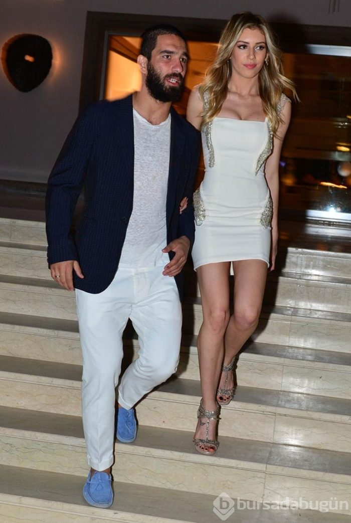 Arda Turan, Sinem Kobal ve Kenan İmirzalıoğlu ile pişti oldu
