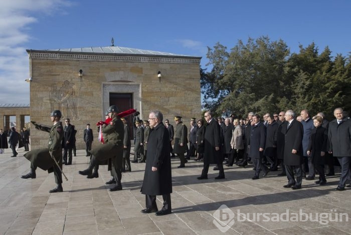 Devlet erkanı Atatürk'ü Anıtkabir'de andı