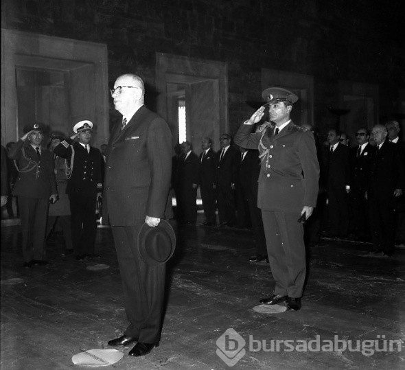 10 Kasım eski anma görüntüleri TSK verdi