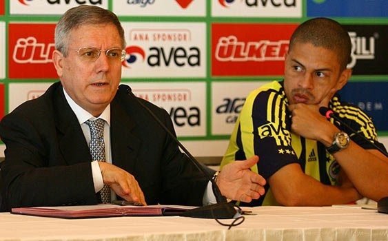 Fenerbahçe Alex'in 6 farklı imzasını yayınladı!