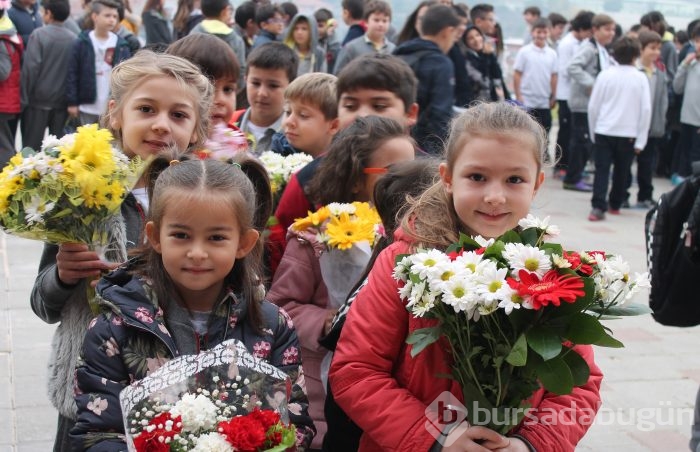 Bahçeşehir'li minikleri Atatürk'ü sevgi ve minnetle andı...