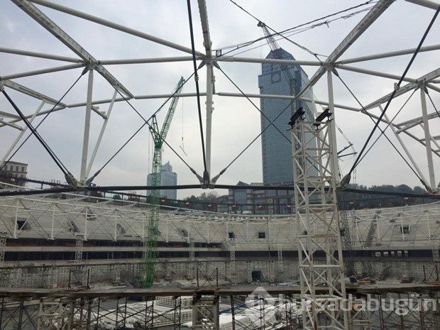 Vodafone Arena'nın çatısında sona doğru