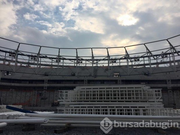 Vodafone Arena'nın çatısında sona doğru