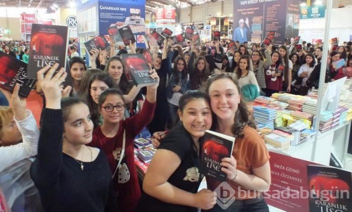 İstanbul Kitap Fuarı'nın fenomeni genç yazarlar