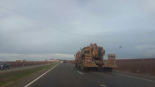Diyarbakır-Silvan karayolunda askeri servis aracının geçişi sırasında patlama