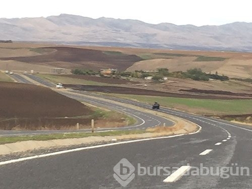 Diyarbakır-Silvan karayolunda askeri servis aracının geçişi sırasında patlama