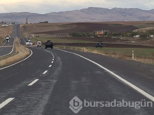 Diyarbakır-Silvan karayolunda askeri servis aracının geçişi sırasında patlama