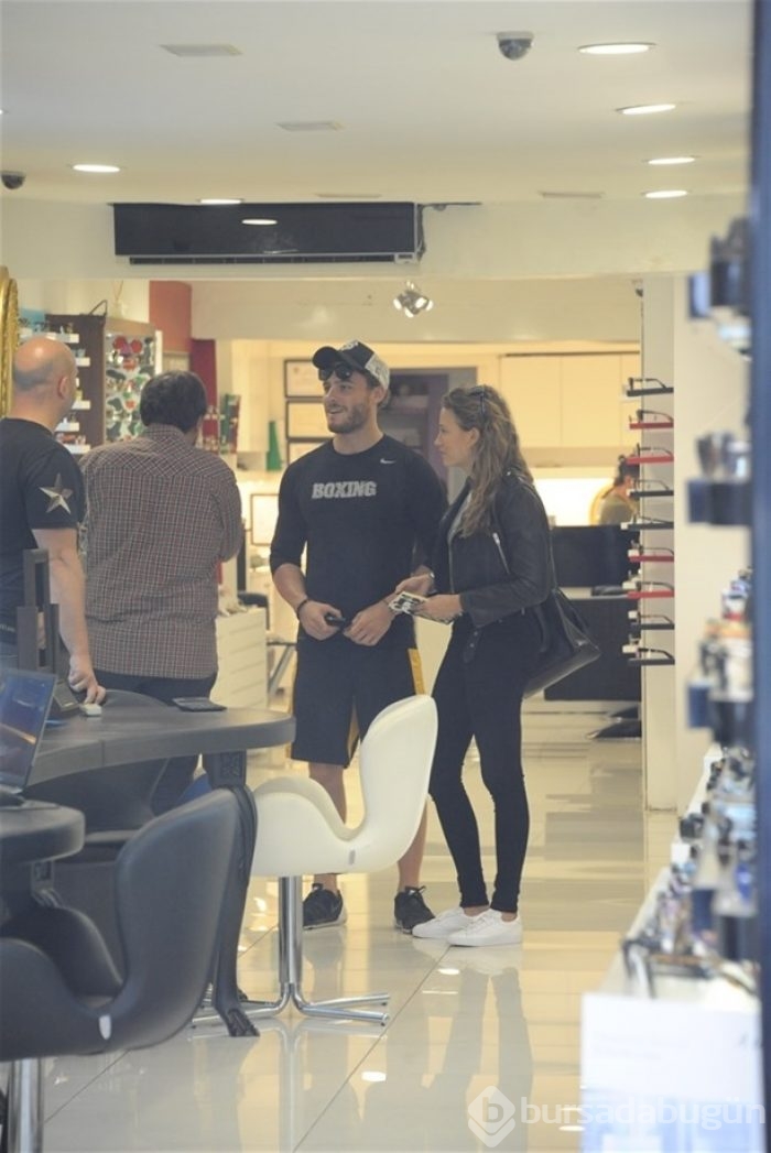 Serenay Sarıkaya ve Kerem Bürsin Amerika'ya gidiyor