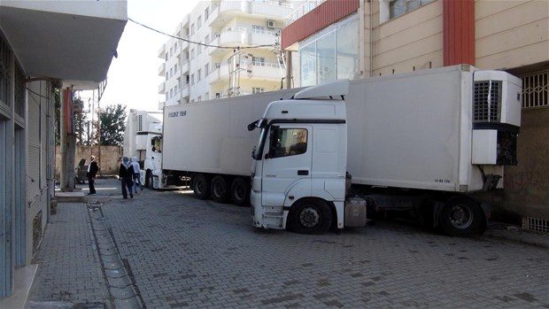 Nusaybin'deki hendekler yaşamı felç etti