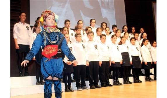 Bursa'da minik öğrenciler Atatürk'ü andı