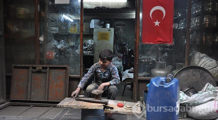 Savaş mağduru minik çıraklar el sanatları öğreniyor